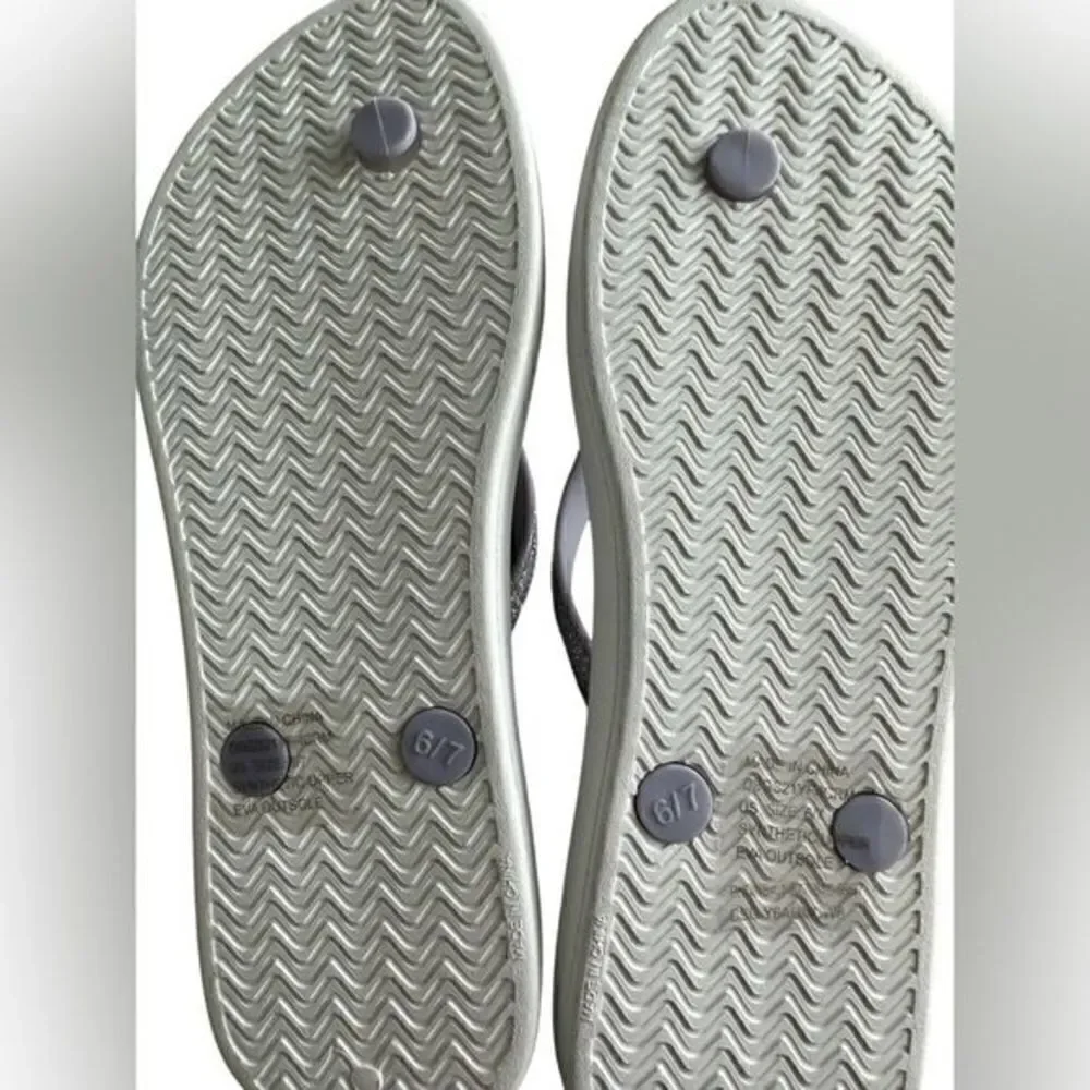 NWT Girls Flip Flops - Size 6/7
